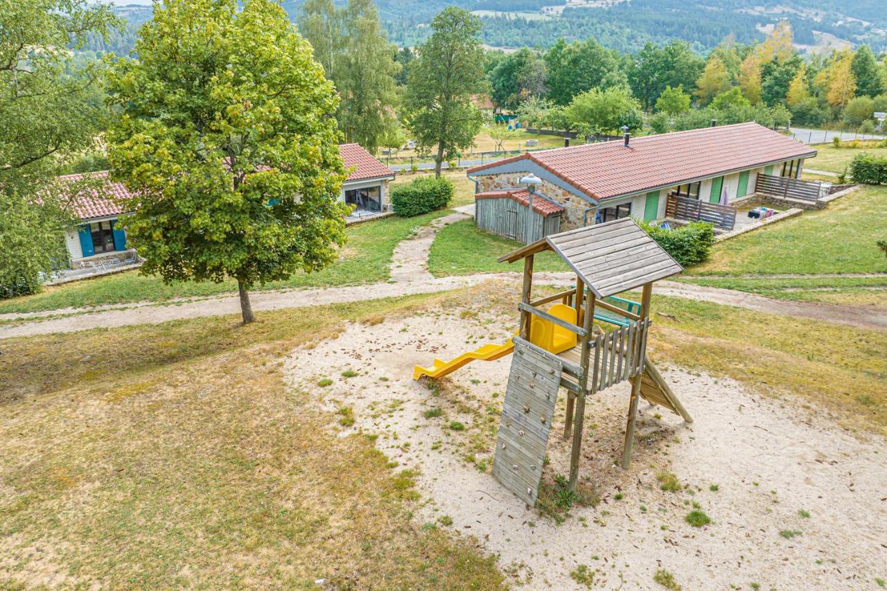 Village De Gites De La Foret De Ganigal Le Malzieu-Ville Buitenkant foto