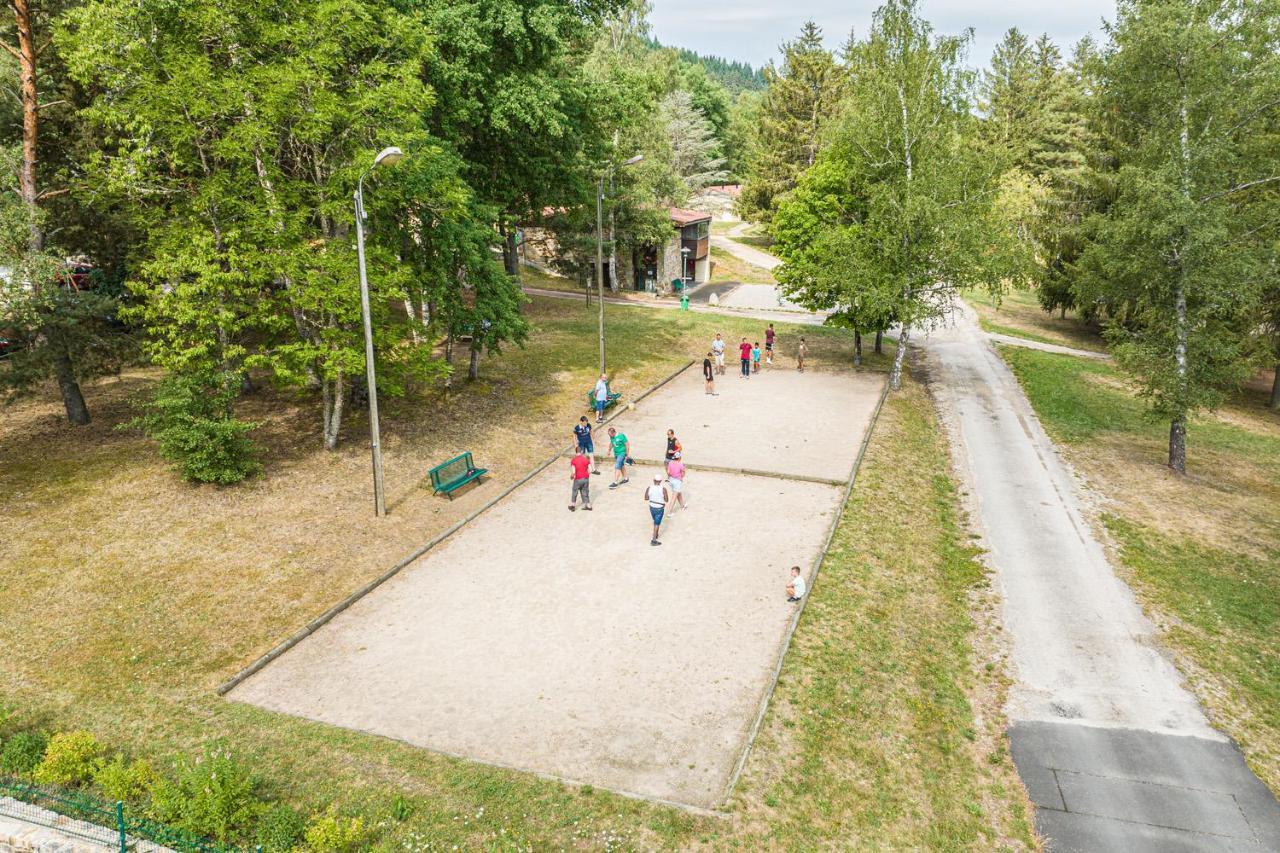 Village De Gites De La Foret De Ganigal Le Malzieu-Ville Buitenkant foto